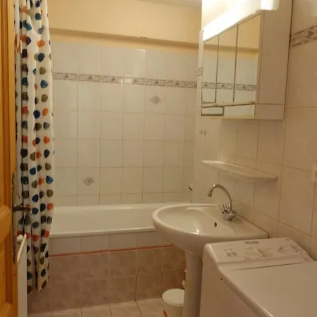 Διαμέρισμα Cosy 4 Pers, Skis Aux Pieds, Balcon, Parking, 2 Etoiles - Location Dim. A Dim. En Hiver - Fr-1-342-191