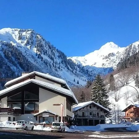 Cosy 4 Pers, Skis Aux Pieds, Balcon, Parking, 2 Etoiles - Location Dim. A Dim. En Hiver - Fr-1-342-191 Apartment *